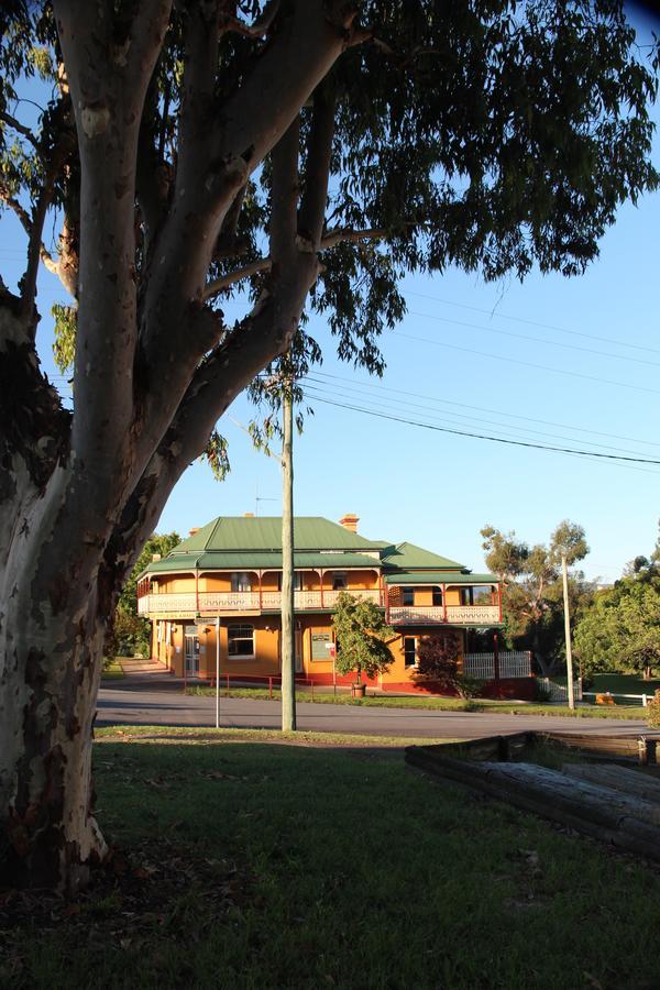 Settlers Arms Hotel Dungog Экстерьер фото